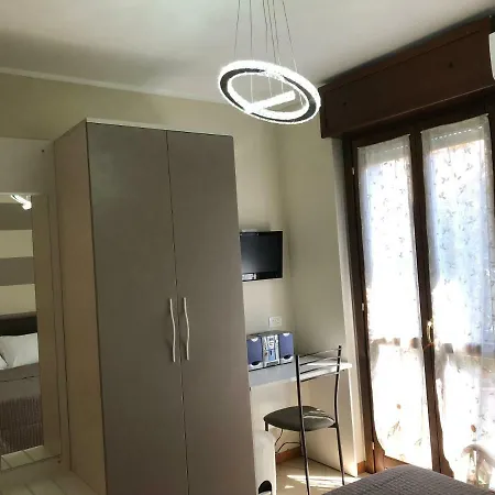 Easy Airport - Executive Апартаменты