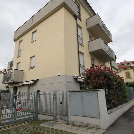 Апартаменты Easy Airport - Executive